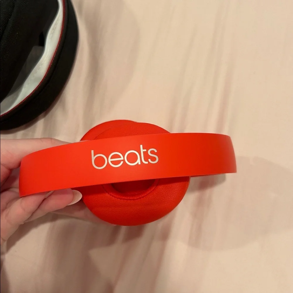 Beats solo 3 Headphones - Picture 4 of 4